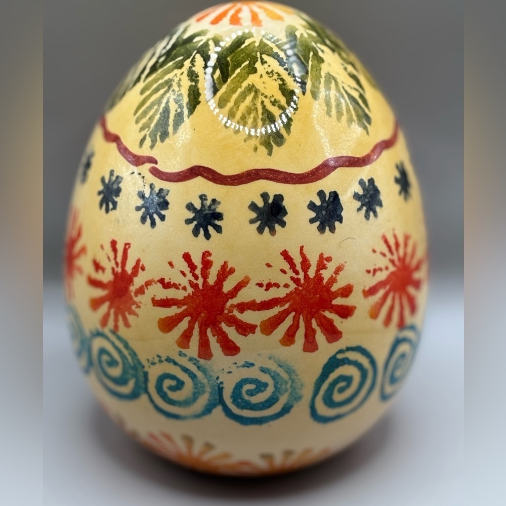 Beautiful Hand Painted Ceramic Egg! 5 1/4” tall x 4”. Handcrafted in Italy.
